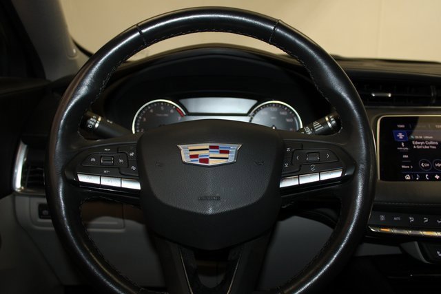 Certified 2022 Cadillac XT4 Luxury w/ Cold Weather Package image 17