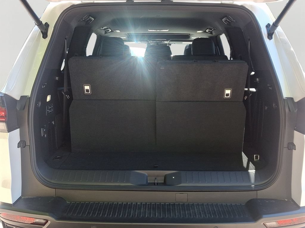 Used 2025 Lexus LX 600 4WD w/ Accessory Package (2T) image 29