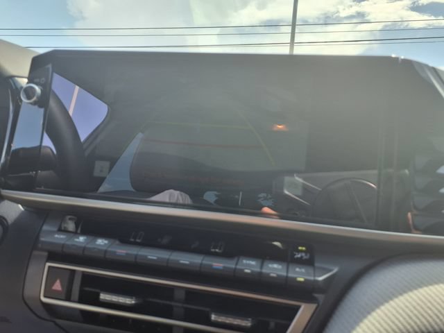 Used 2025 Toyota Camry SE w/ Multimedia Upgrade Package FWD image 9