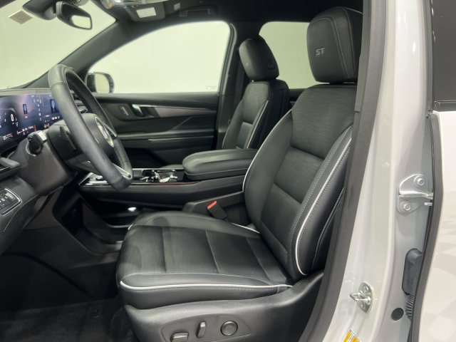 Certified 2025 Buick Enclave Sport Touring w/ Power Package FWD image 18