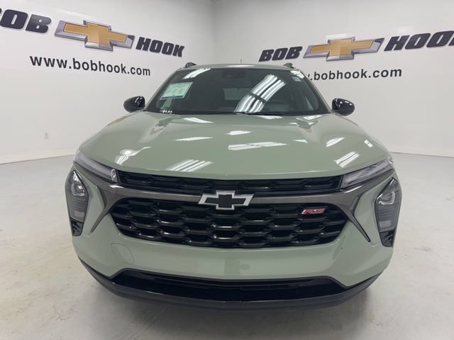 Used 2024 Chevrolet Trax RS w/ Driver Confidence Package FWD image 2