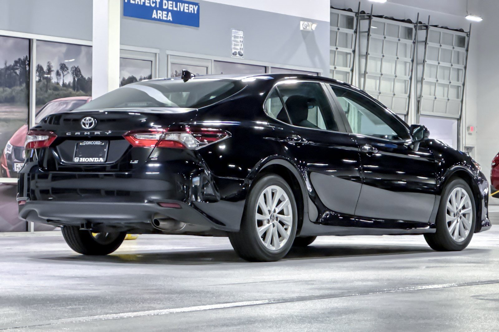 Used 2022 Toyota Camry LE FWD image 9