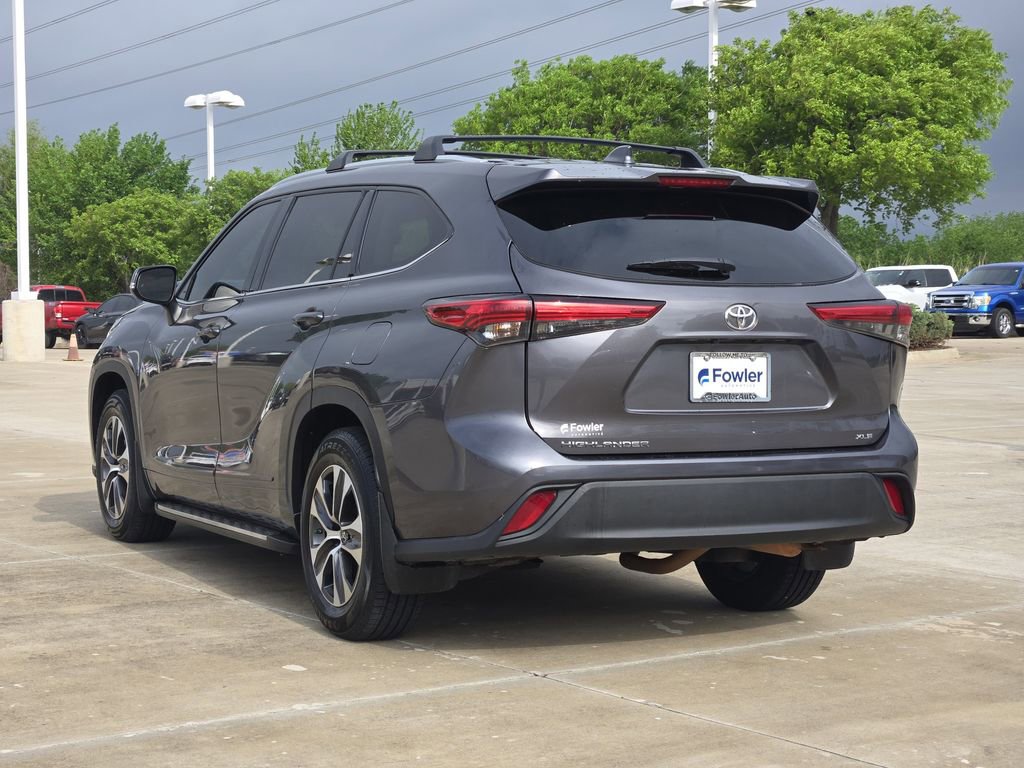 Used 2021 Toyota Highlander XLE FWD image 5