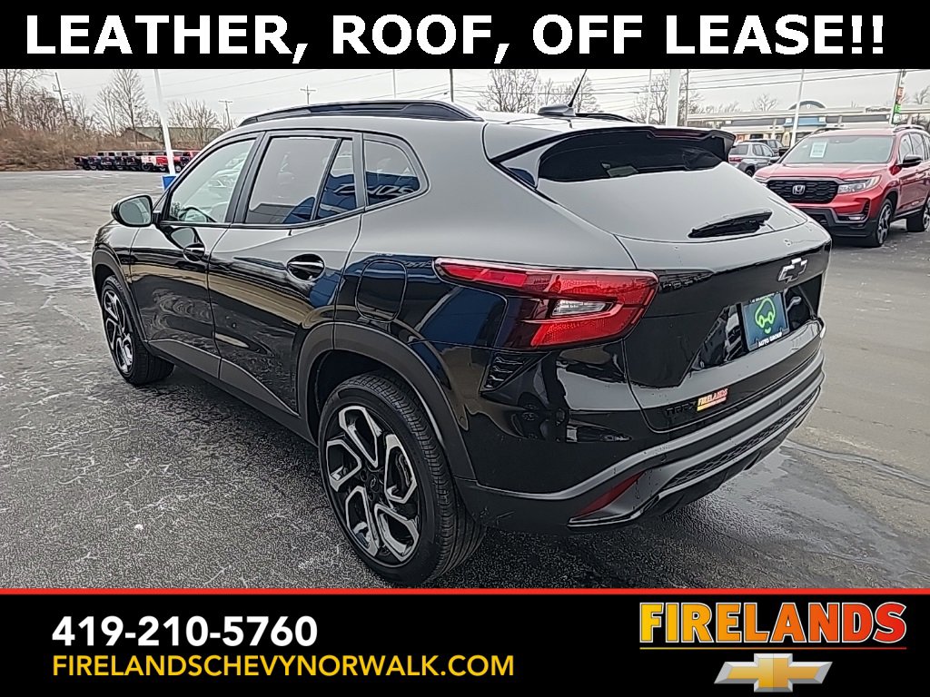 Certified 2025 Chevrolet Trax RS w/ Sunroof Package image 8