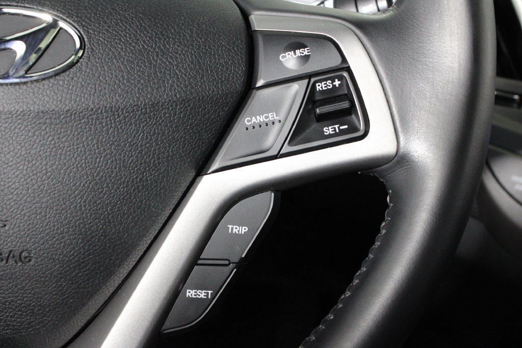 Used 2017 Hyundai Veloster Value Edition w/ Graphic Package (Lower Body) FWD image 24