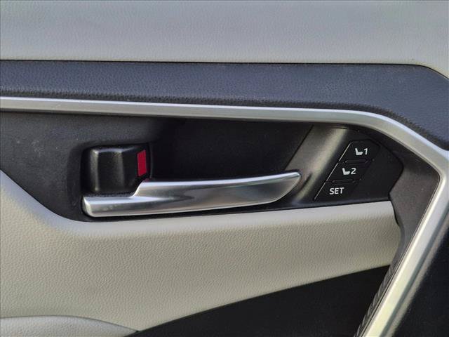 Used 2019 Toyota RAV4 XLE Premium w/ Cold Weather Package FWD image 13
