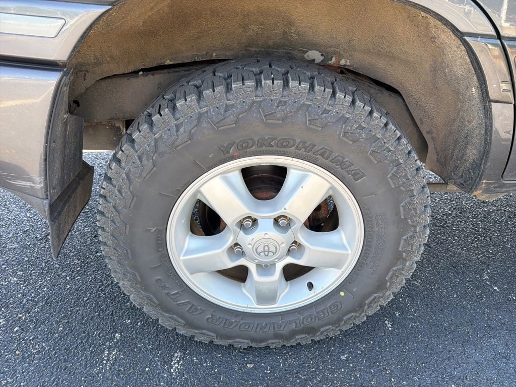 Used 2005 Toyota Land Cruiser AWD/4WD image 8