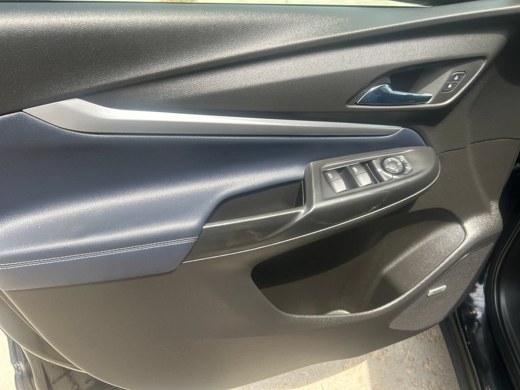 Used 2023 Chevrolet Bolt EUV Premier w/ Sun & Sound Package FWD image 11