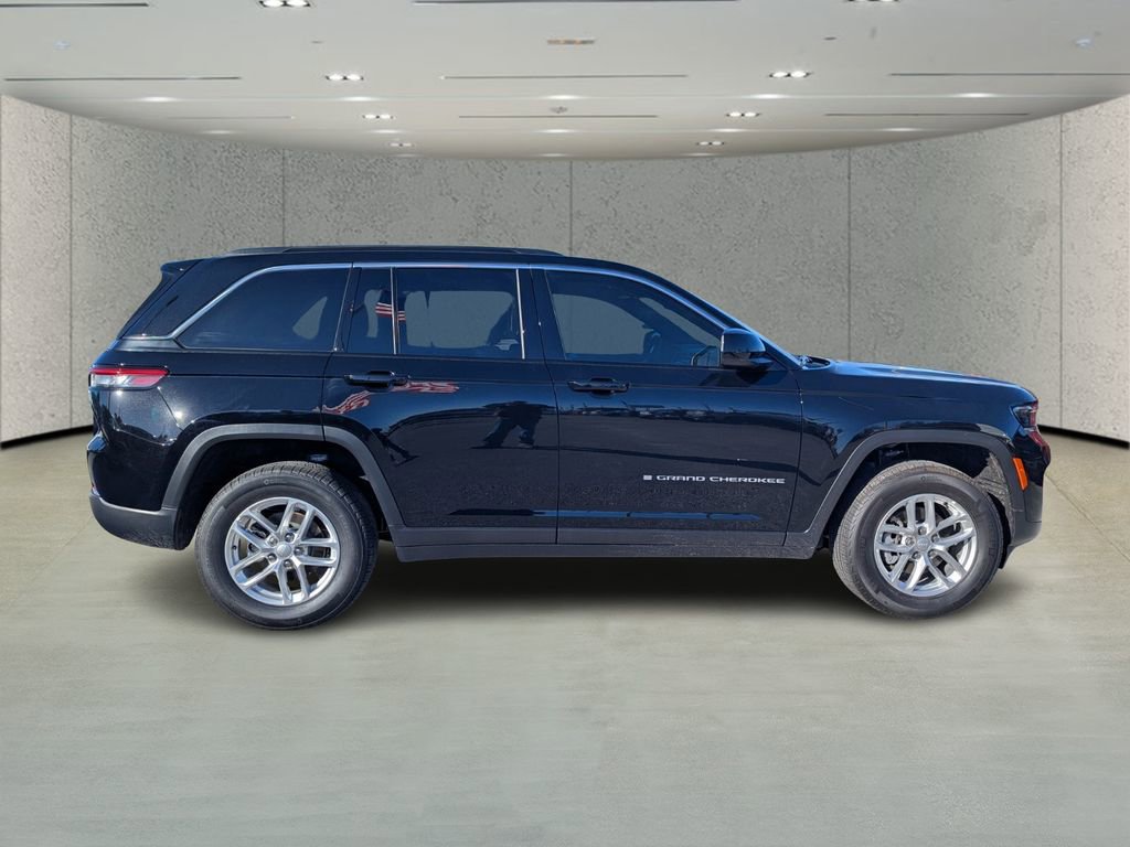 Used 2025 Jeep Grand Cherokee Laredo X w/ Trailer Tow Package image 2