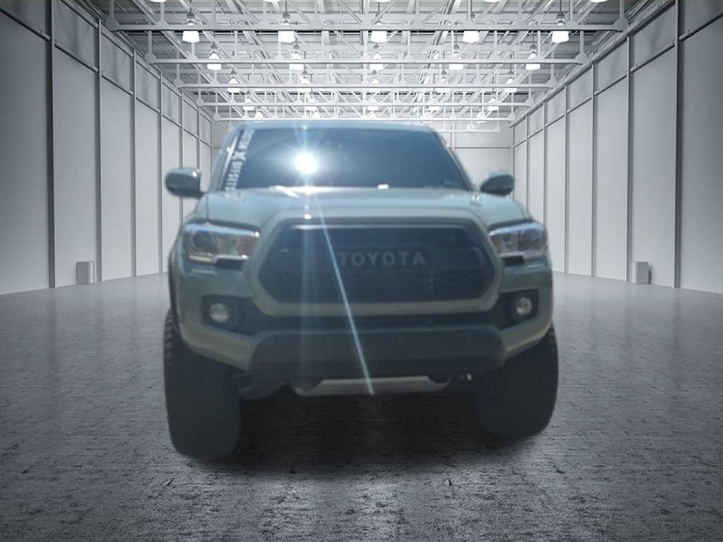 Used 2022 Toyota Tacoma TRD Off-Road w/ Black Out Package (TMS) AWD/4WD image 9