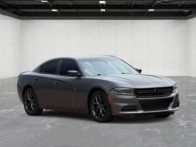 Used 2022 Dodge Charger SXT w/ Blacktop Package RWD image 3
