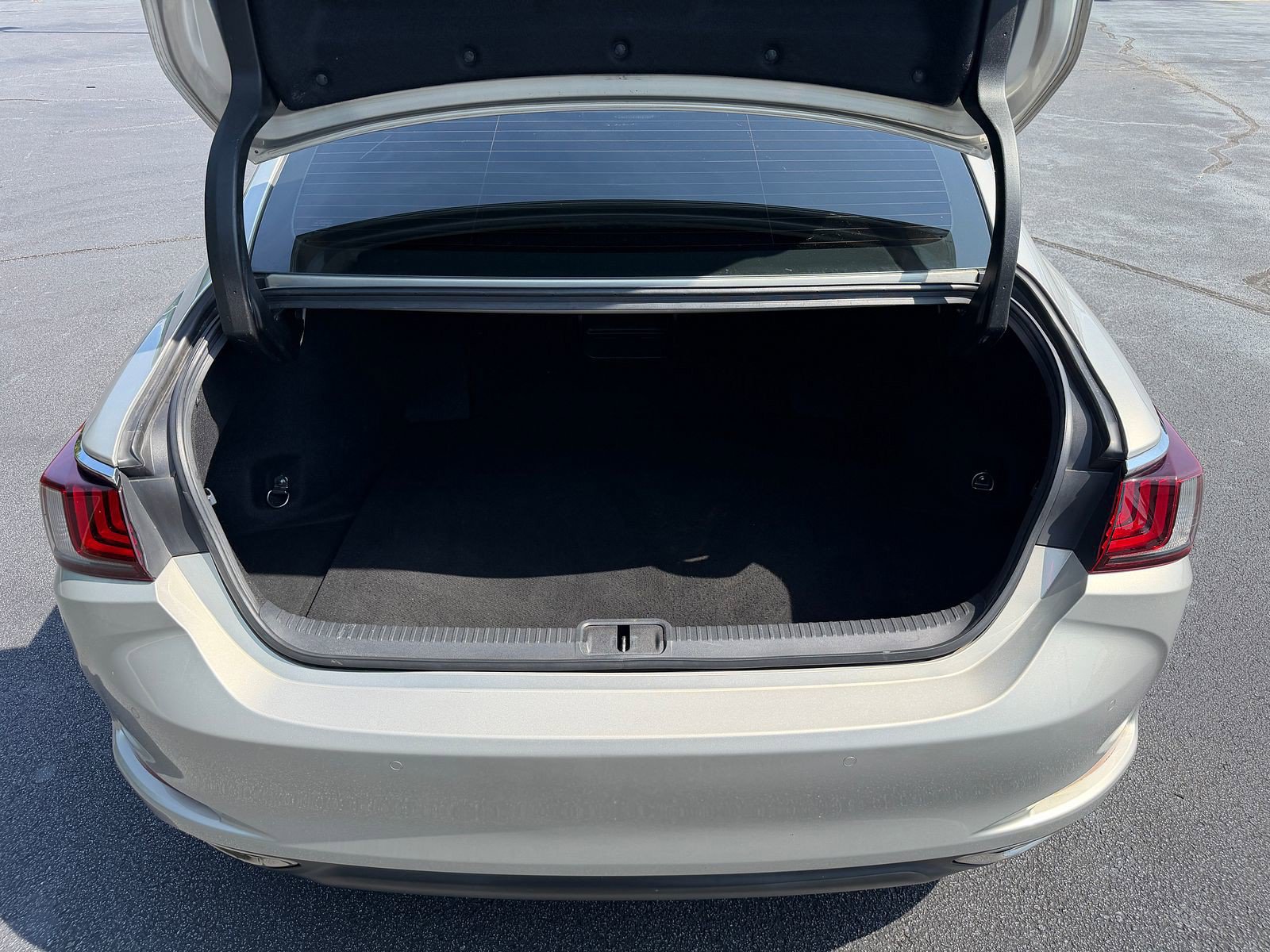 Used 2019 Lexus ES 350 w/ Premium Package FWD image 8
