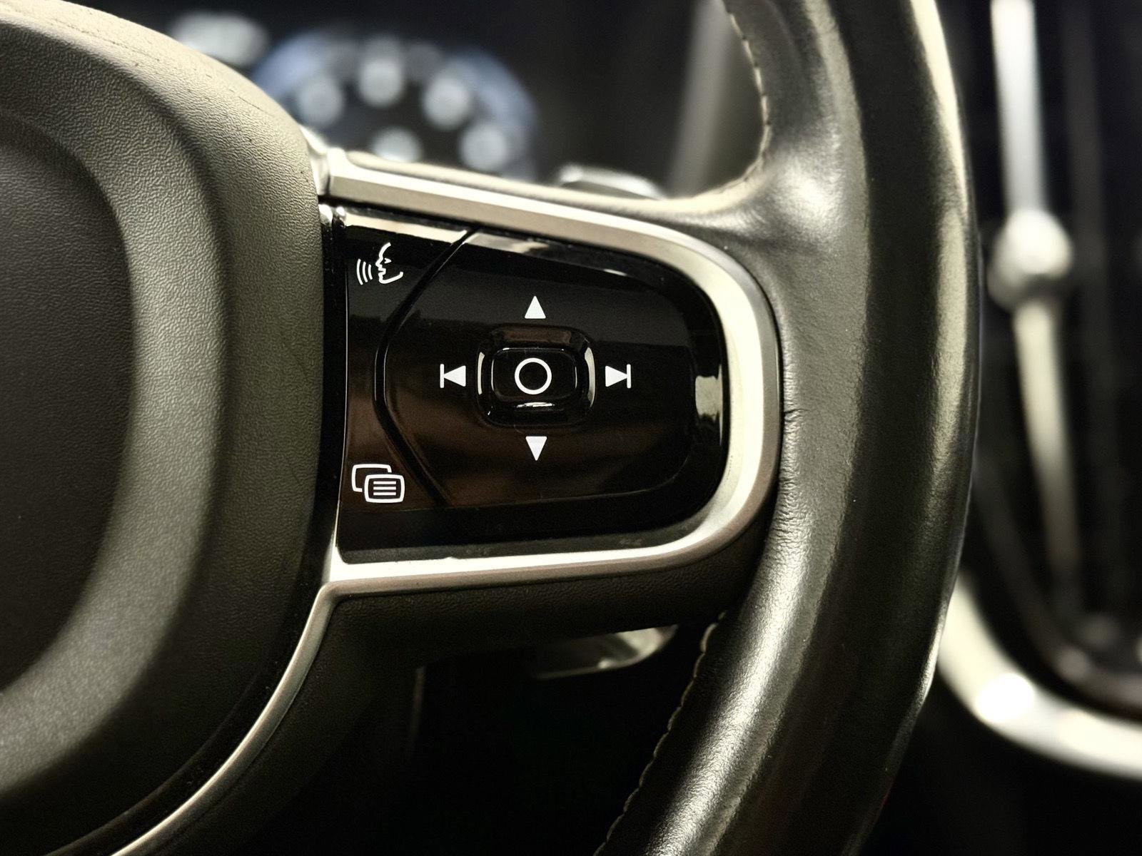 Used 2019 Volvo S60 T5 R-Design image 18