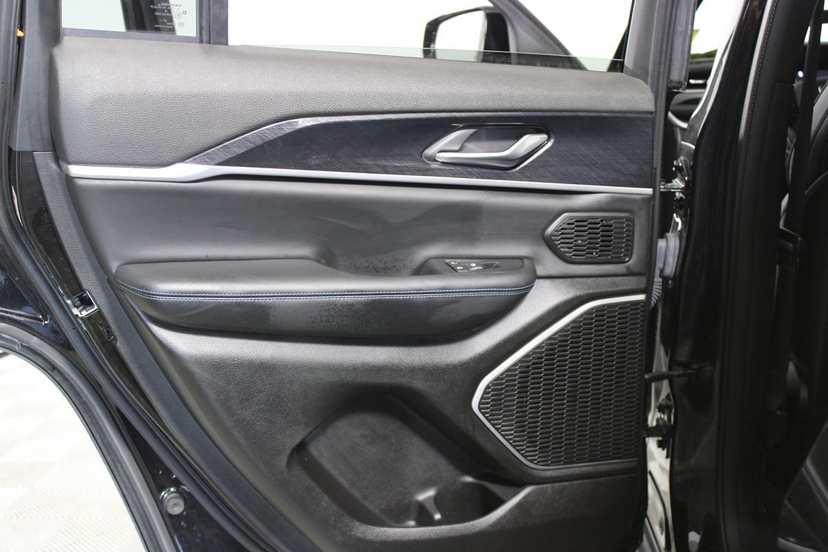 Used 2023 Jeep Grand Cherokee Trailhawk AWD/4WD image 28