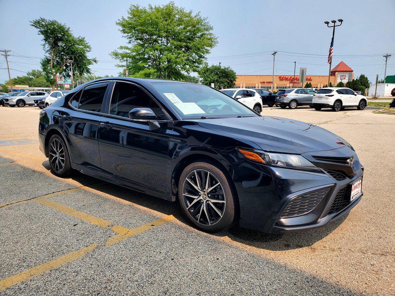 Used 2024 Toyota Camry SE FWD image 3
