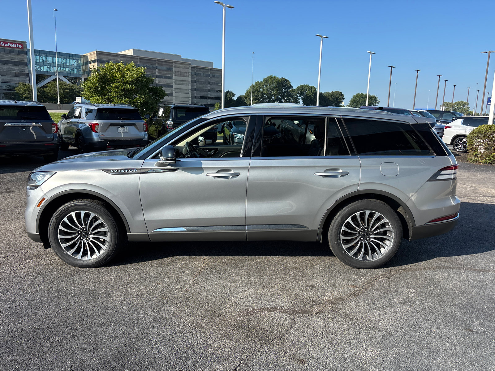 Certified 2021 Lincoln Aviator Reserve w/ Elements Package Plus AWD/4WD image 4