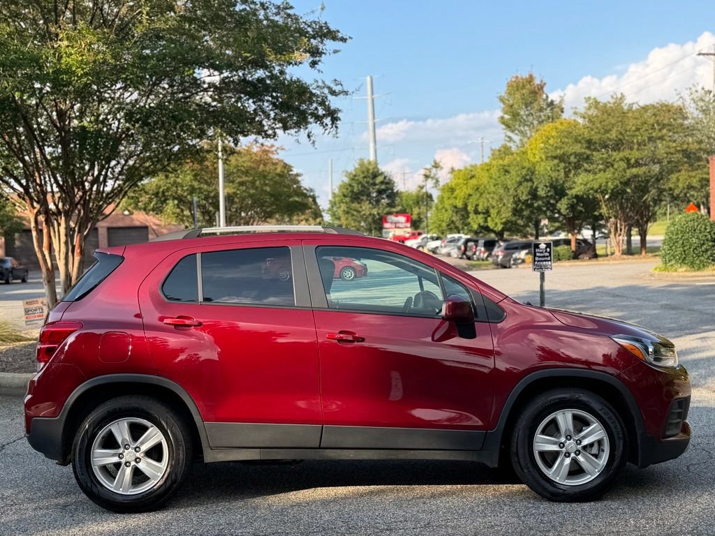 Used 2022 Chevrolet Trax LT w/ LT Convenience Package FWD image 6