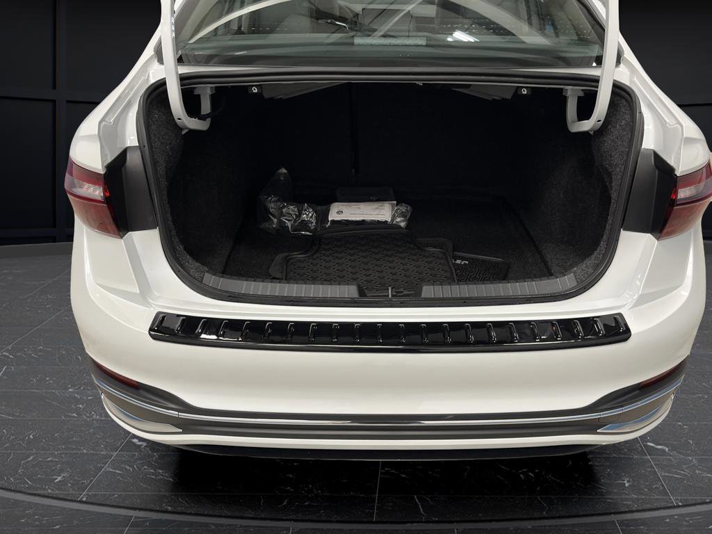 Used 2025 Volkswagen Jetta SEL image 14