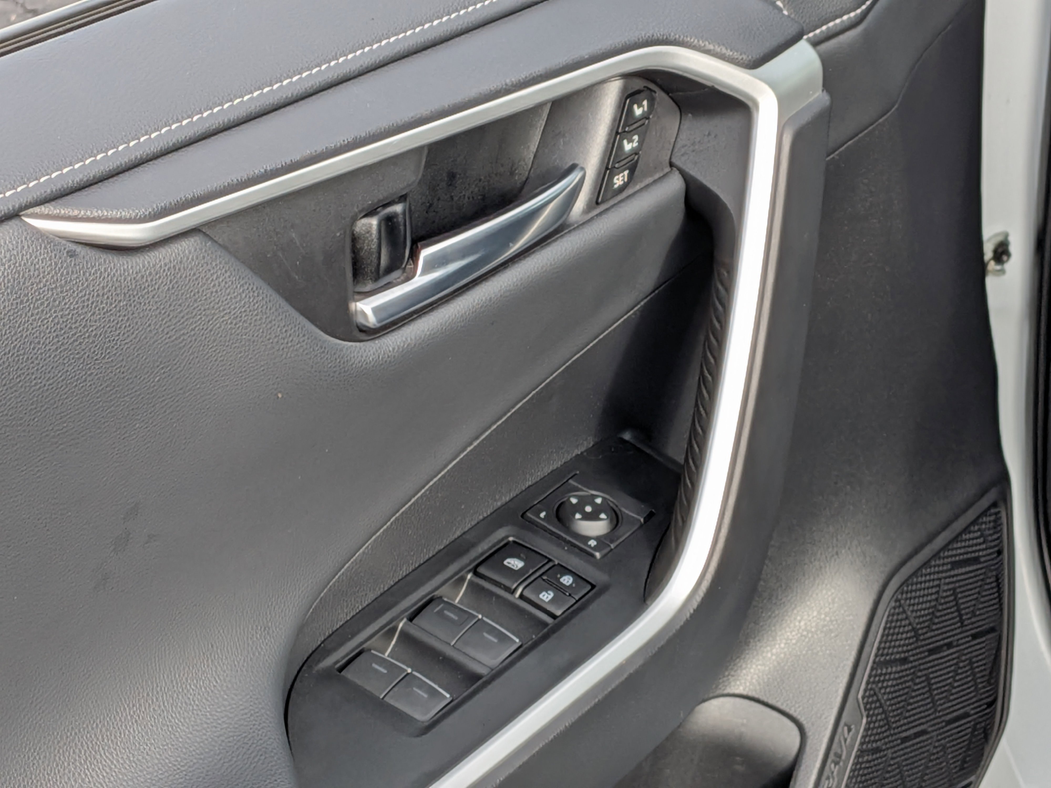 Used 2024 Toyota RAV4 Limited w/ Advanced Technology Package image 18