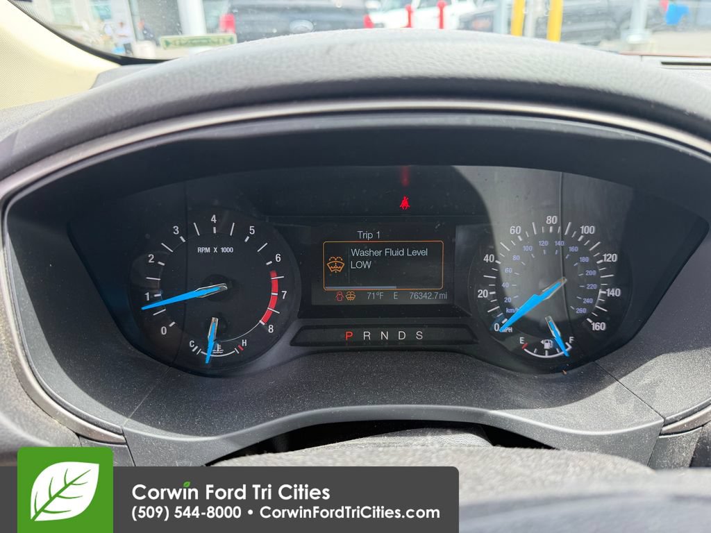 Used 2015 Ford Fusion SE w/ Equipment Group 202A FWD image 3
