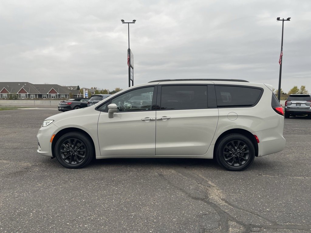 Used 2021 Chrysler Pacifica Limited w/ S Appearance Package image 9