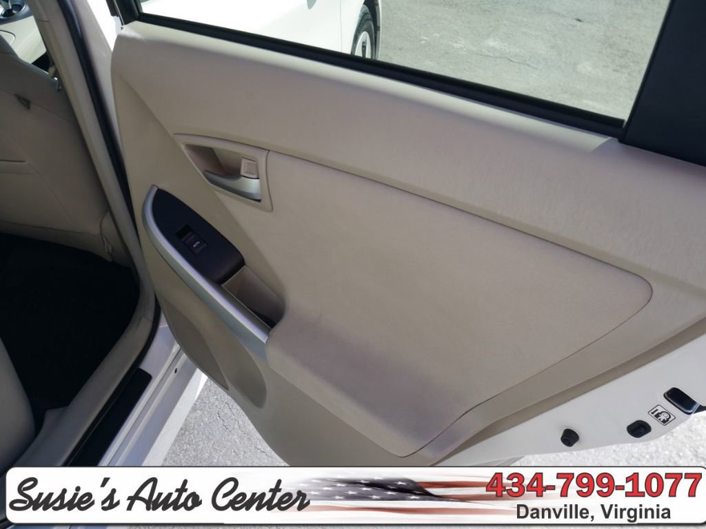 Used 2014 Toyota Prius Two FWD image 9