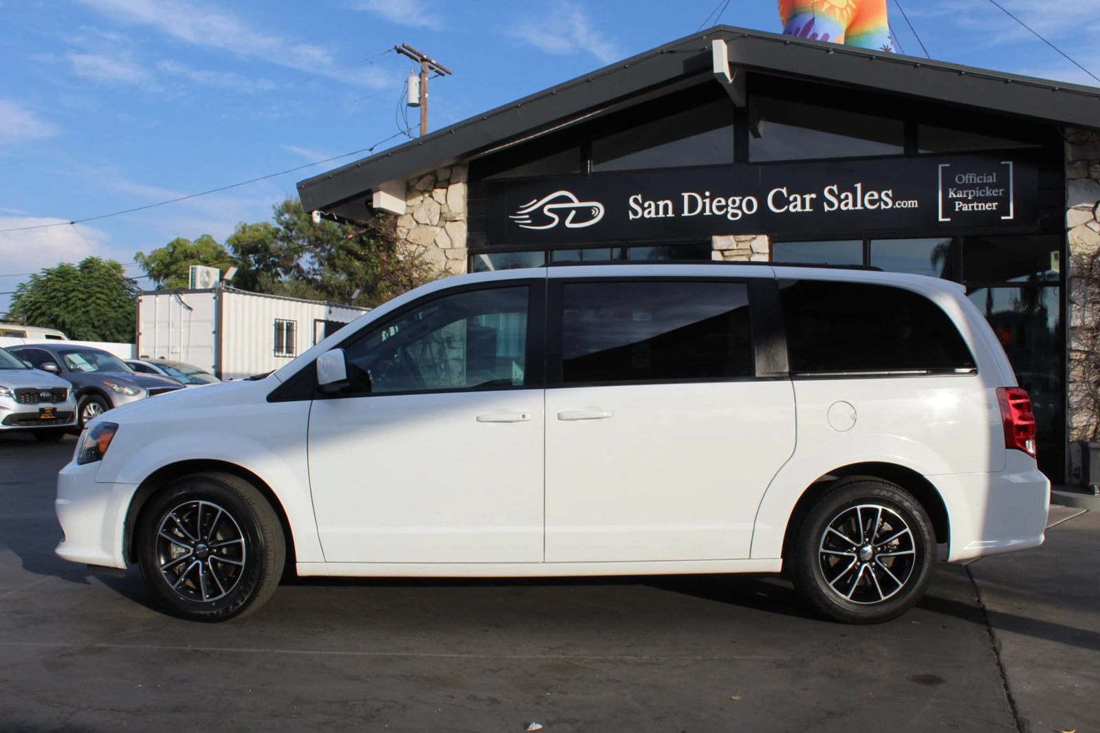 Used 2019 Dodge Grand Caravan SE FWD image 2