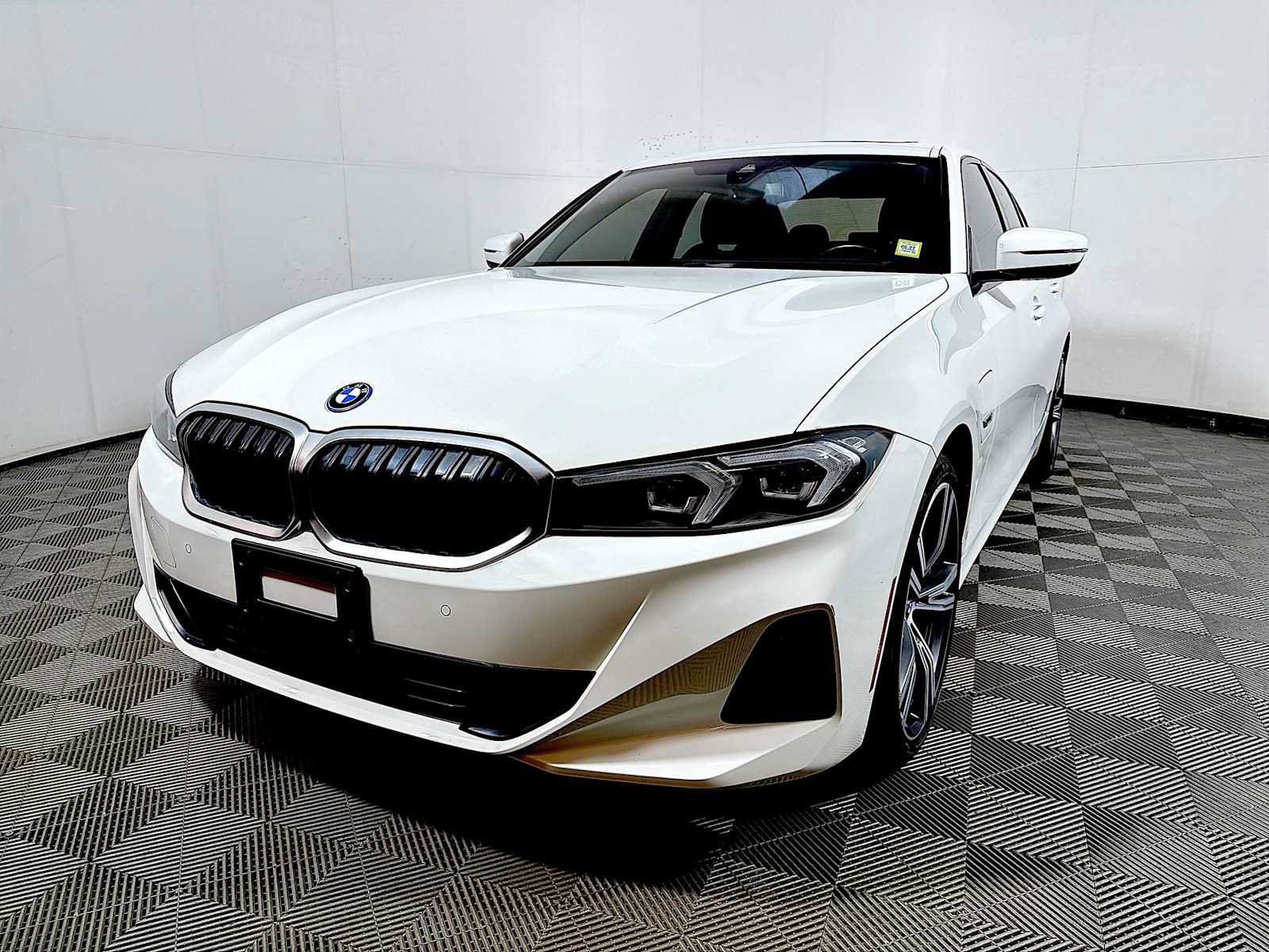 Certified 2023 BMW 330e xDrive w/ Premium Package AWD/4WD image 3