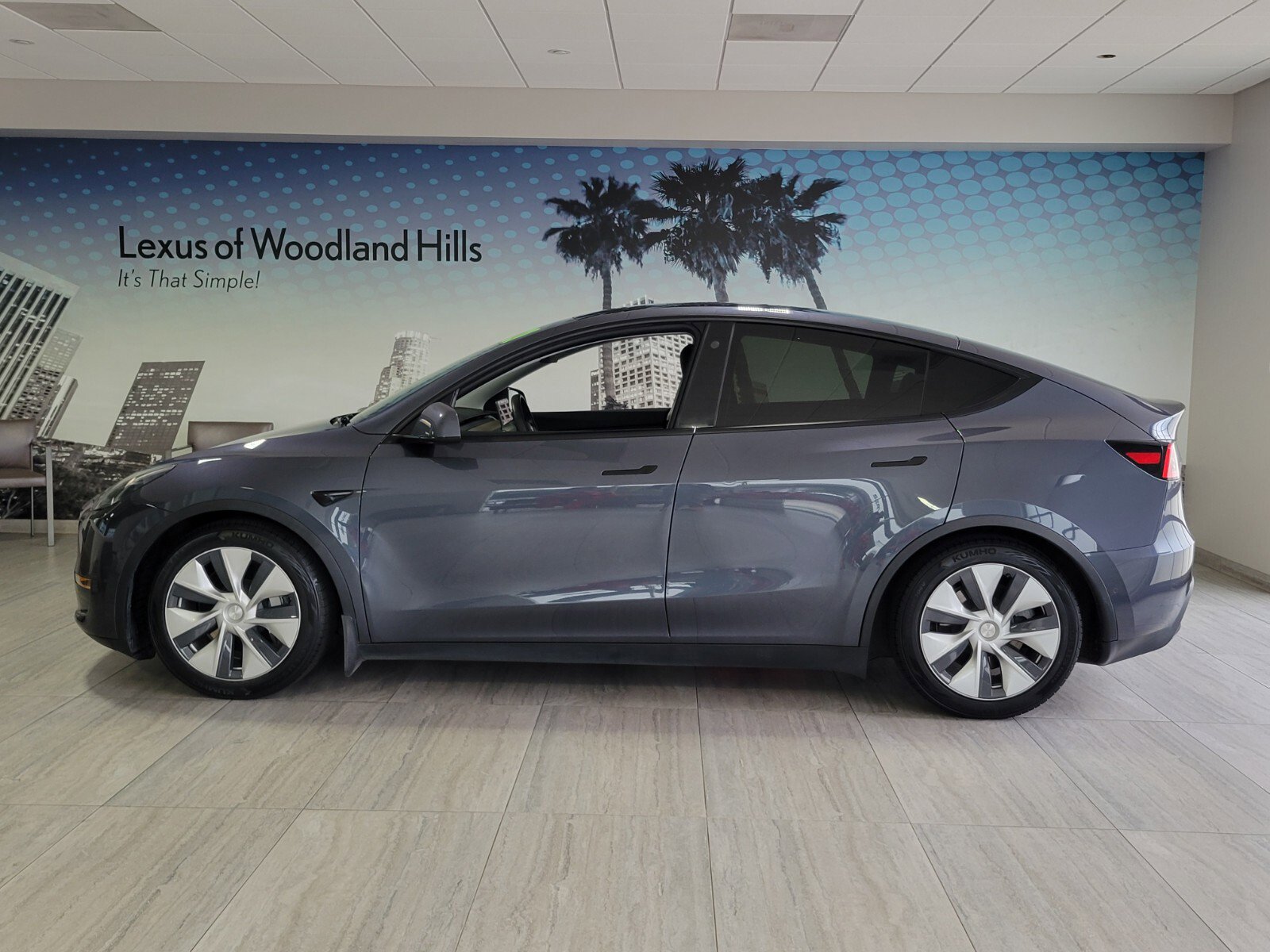 Used 2021 Tesla Model Y Long Range image 2