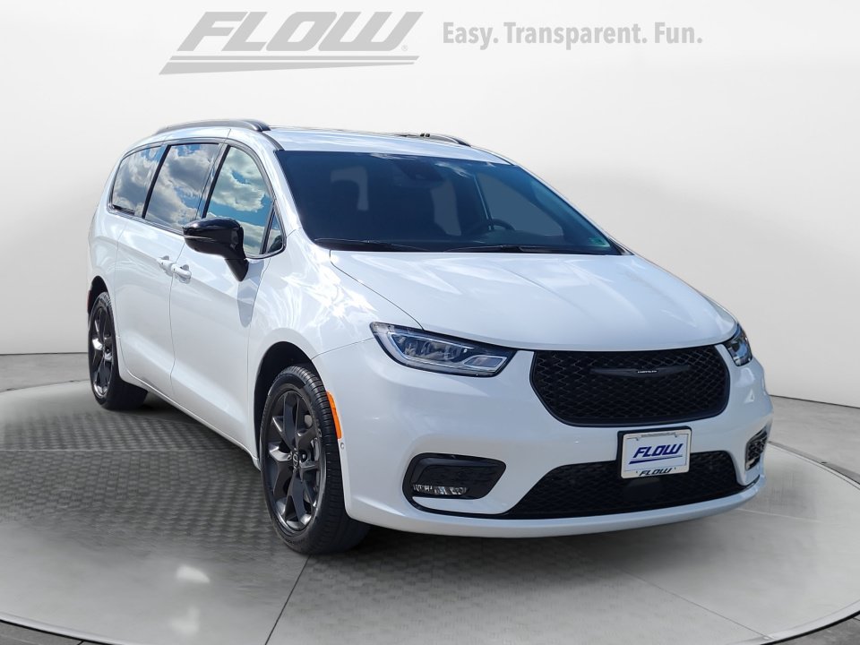 New 2026 Chrysler Pacifica Select w/ S Appearance Package AWD/4WD image 1