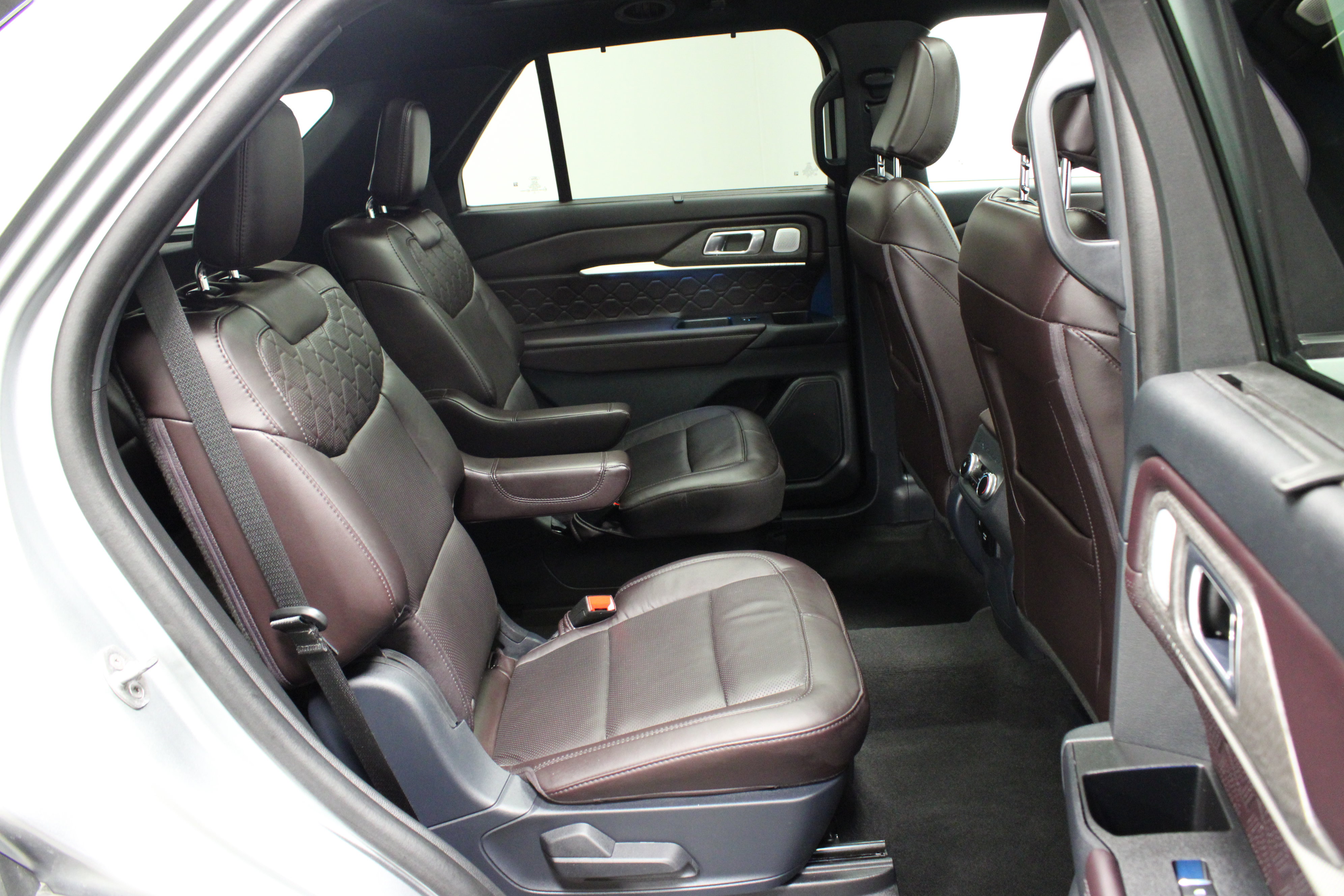 Used 2025 Ford Explorer Platinum w/ Ultimate Package AWD/4WD image 19