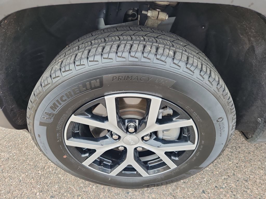 Used 2024 Jeep Grand Cherokee L Limited image 18