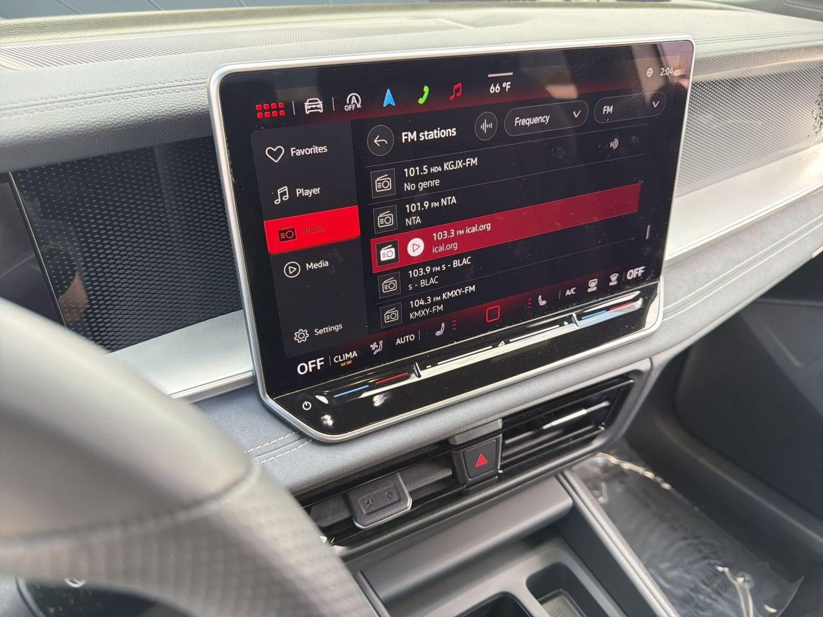 Used 2025 Volkswagen Tiguan SE R-Line image 24