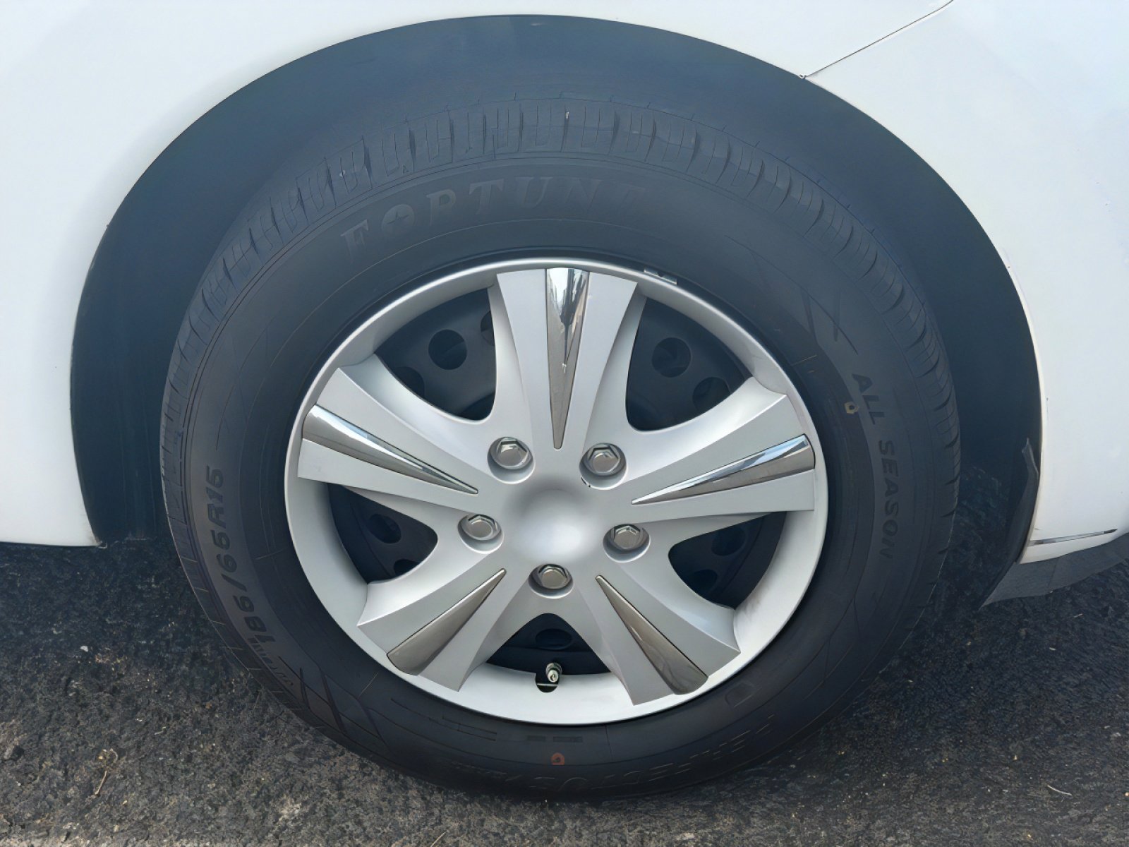 Used 2015 Nissan Versa Note SV FWD image 9