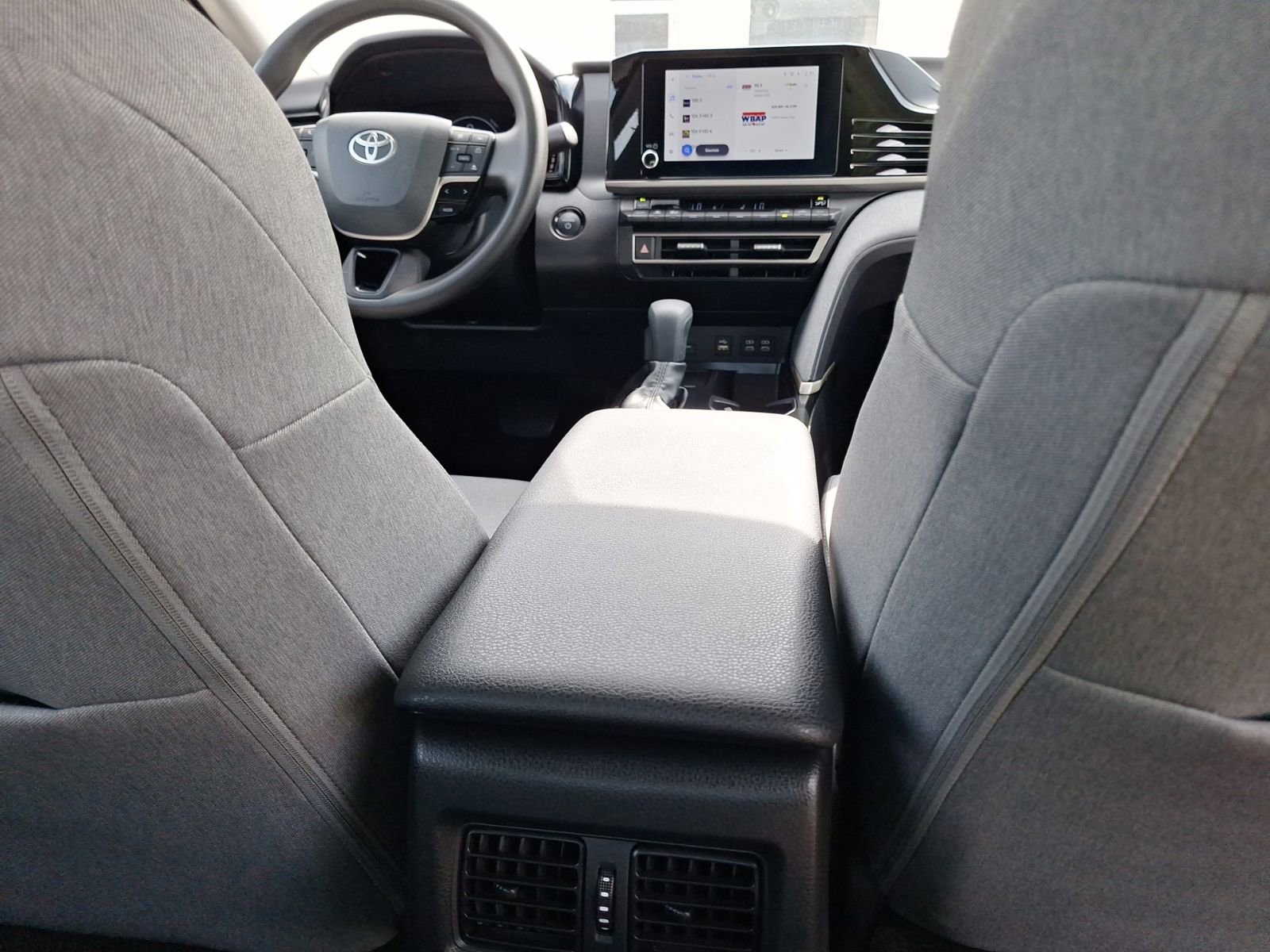 Used 2025 Toyota Camry LE w/ Convenience Package image 31