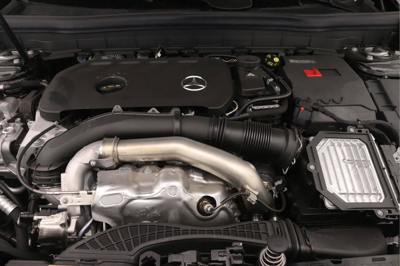 New 2026 Mercedes-Benz GLB 250 4MATIC image 9