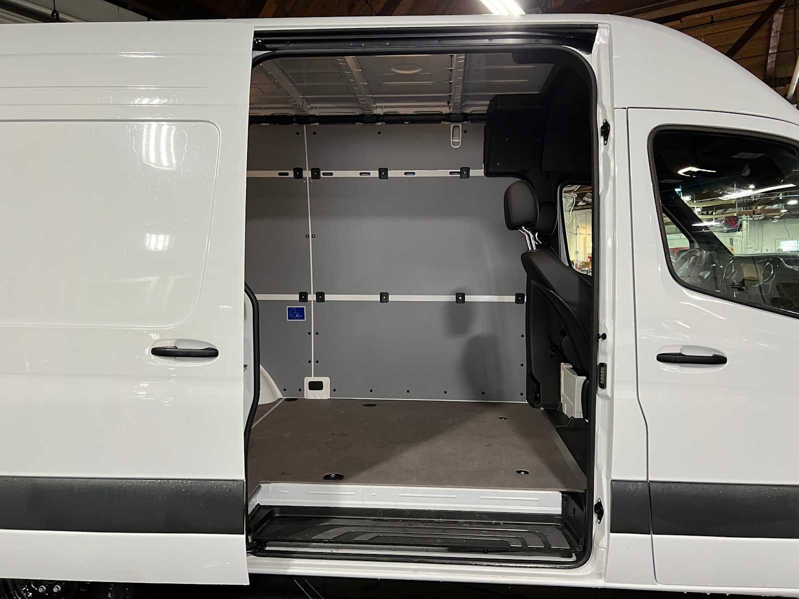 Used 2025 Mercedes-Benz Sprinter 2500 image 13
