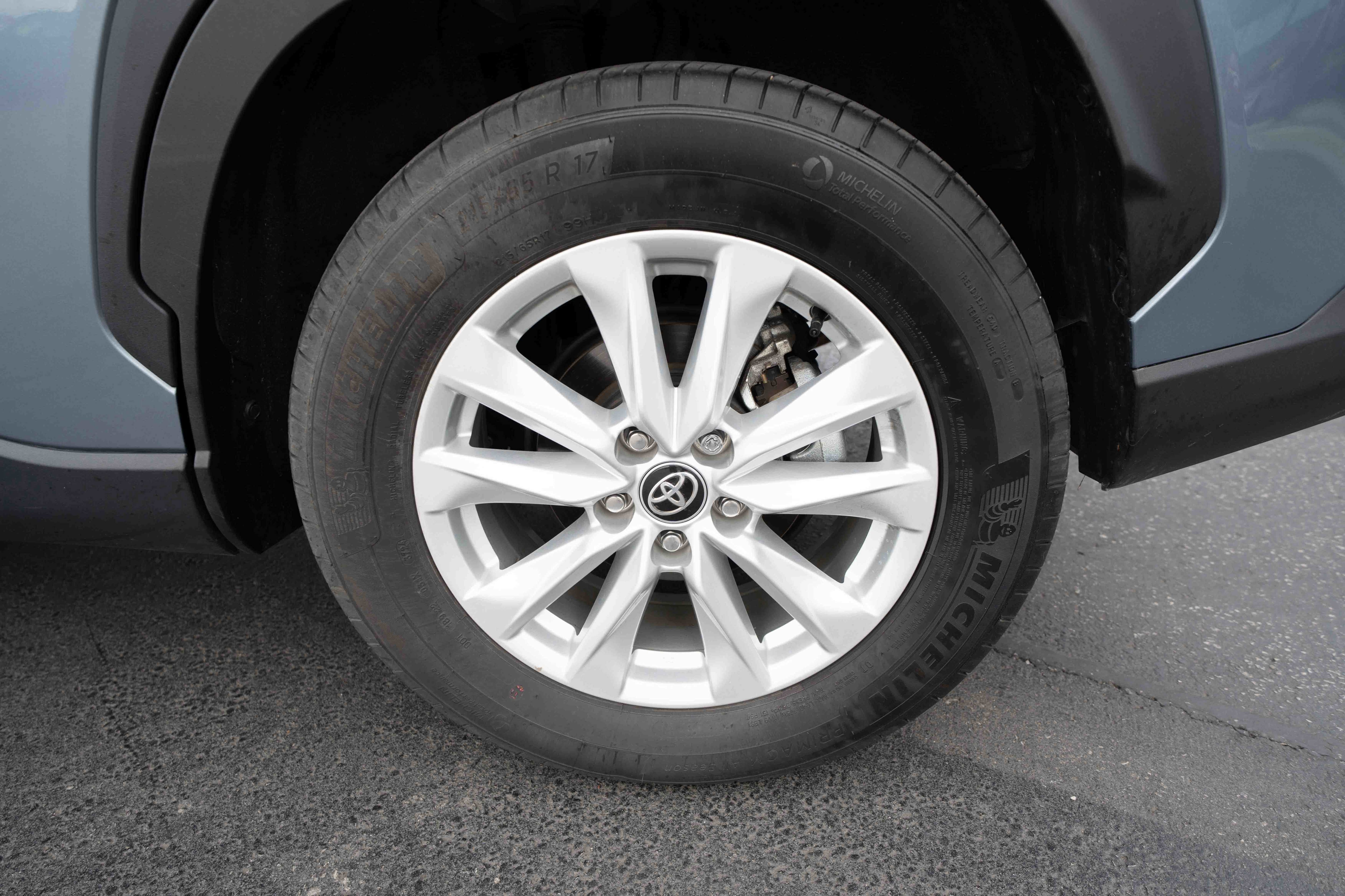 Used 2024 Toyota Corolla Cross LE image 29