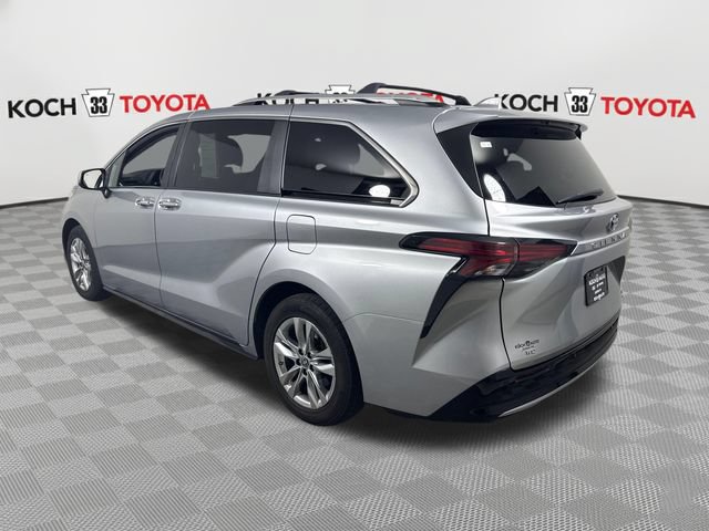 Used 2022 Toyota Sienna Limited AWD/4WD image 11