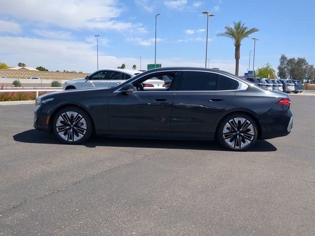 Used 2025 BMW i5 eDrive40i w/ Premium Package image 9