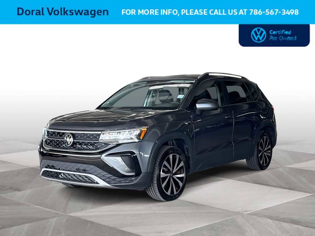 Certified 2024 Volkswagen Taos SE image 1
