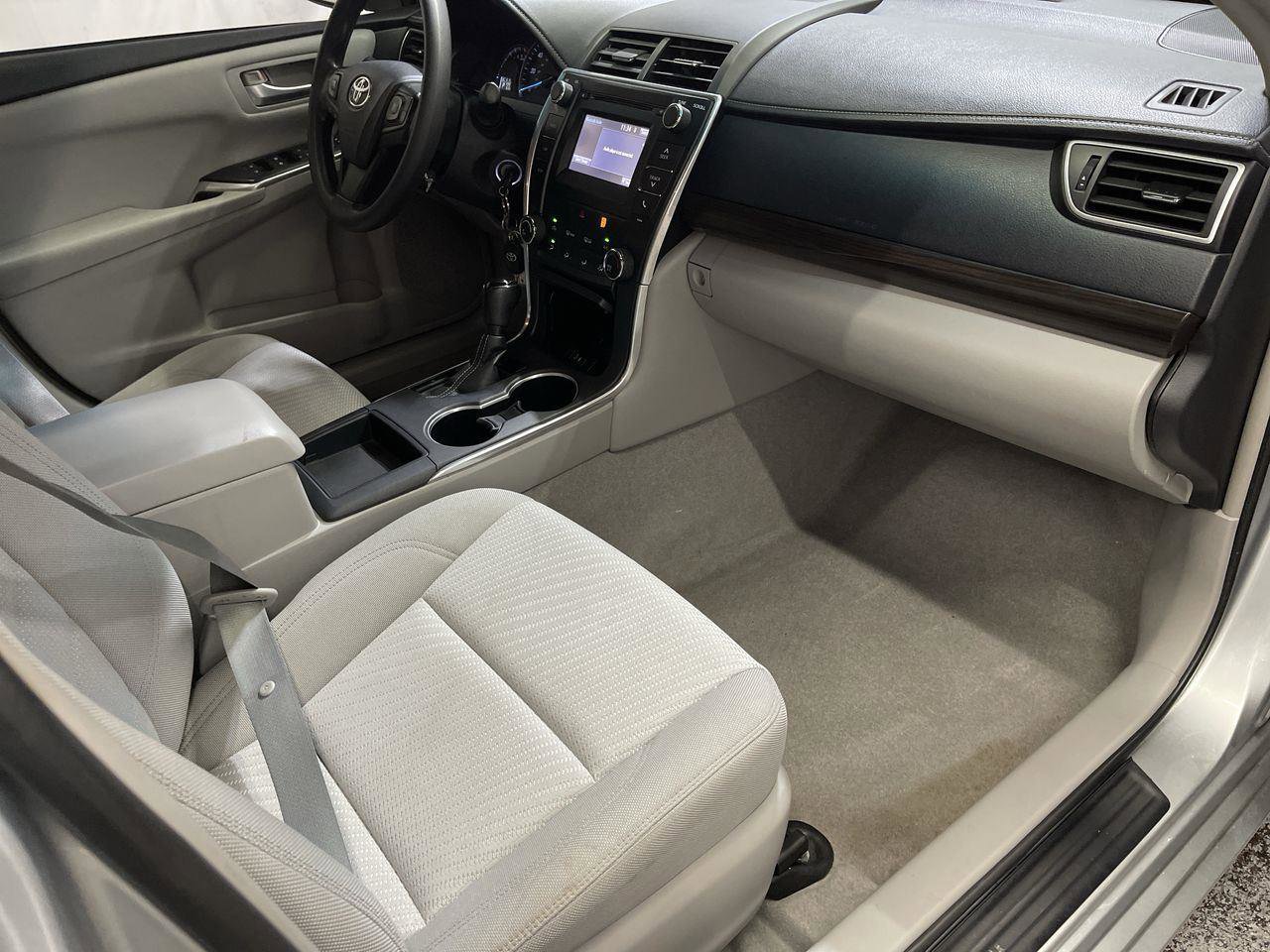 Used 2015 Toyota Camry LE FWD image 23