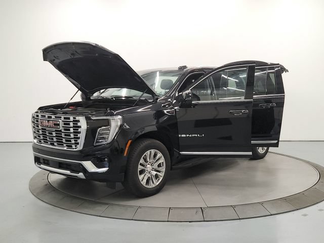 Used 2025 GMC Yukon XL Denali AWD/4WD image 12