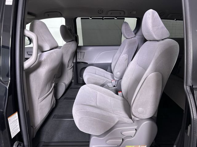 Used 2020 Toyota Sienna LE image 24