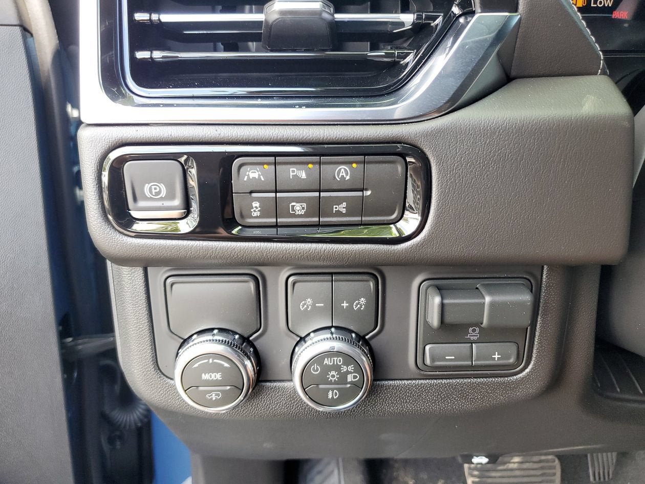 New 2026 GMC Yukon XL Denali w/ Denali Reserve Package RWD image 29
