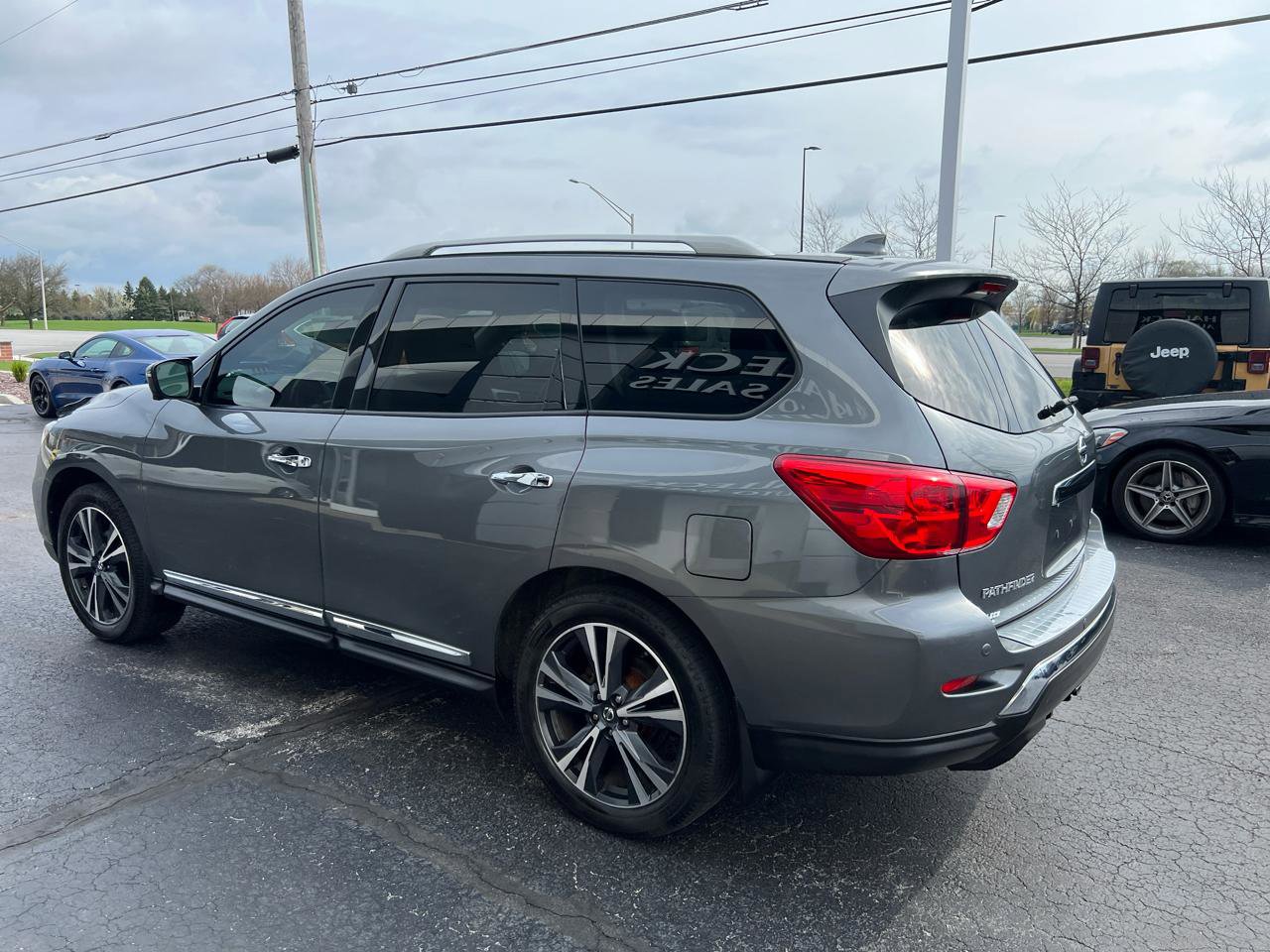 Used 2019 Nissan Pathfinder Platinum AWD/4WD image 3