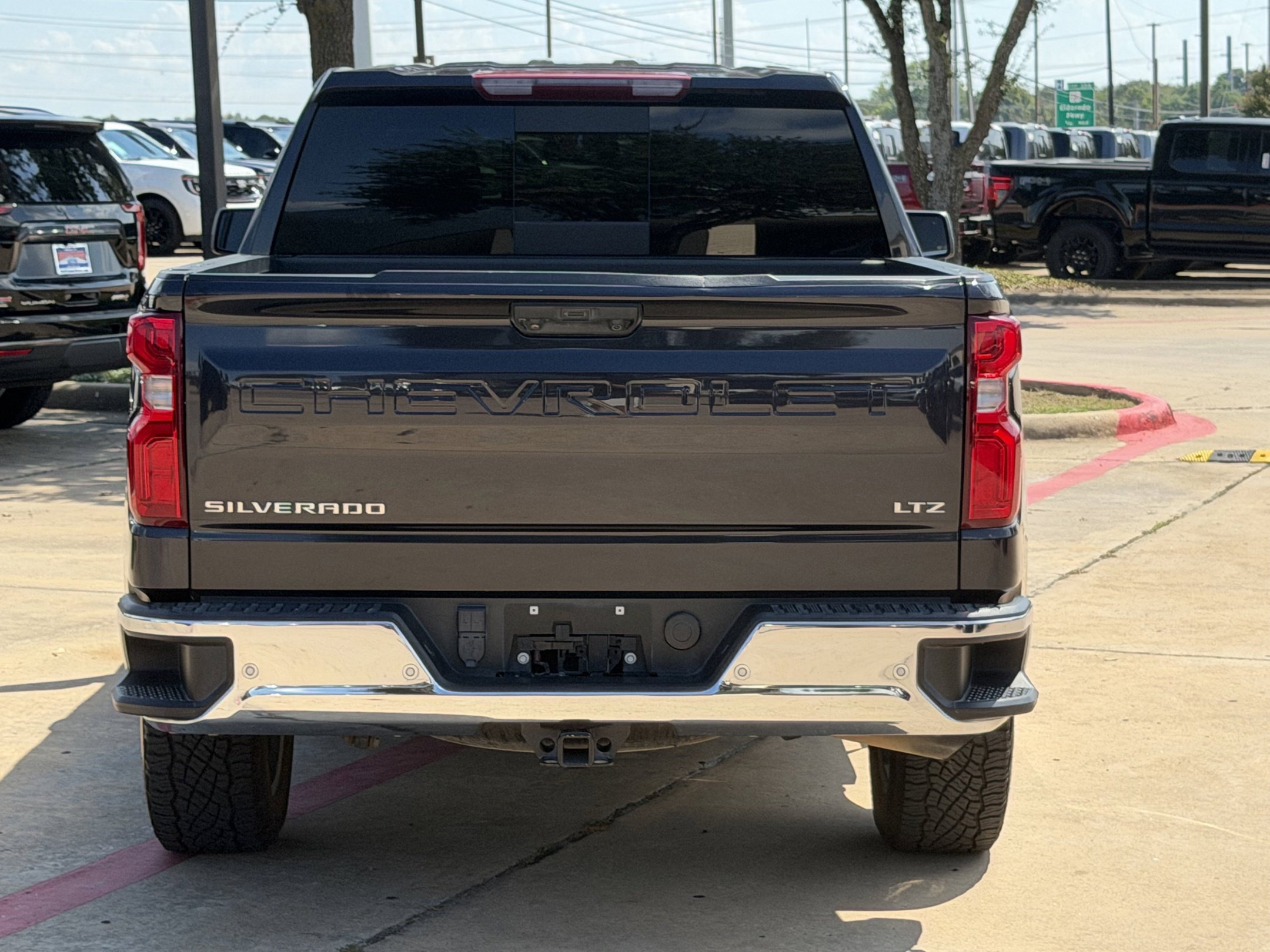 Used 2023 Chevrolet Silverado 1500 LTZ w/ LTZ Convenience Package II RWD image 4