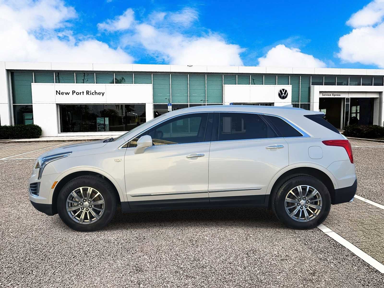 Used 2018 Cadillac XT5 Luxury w/ Driver Awareness Package image 5