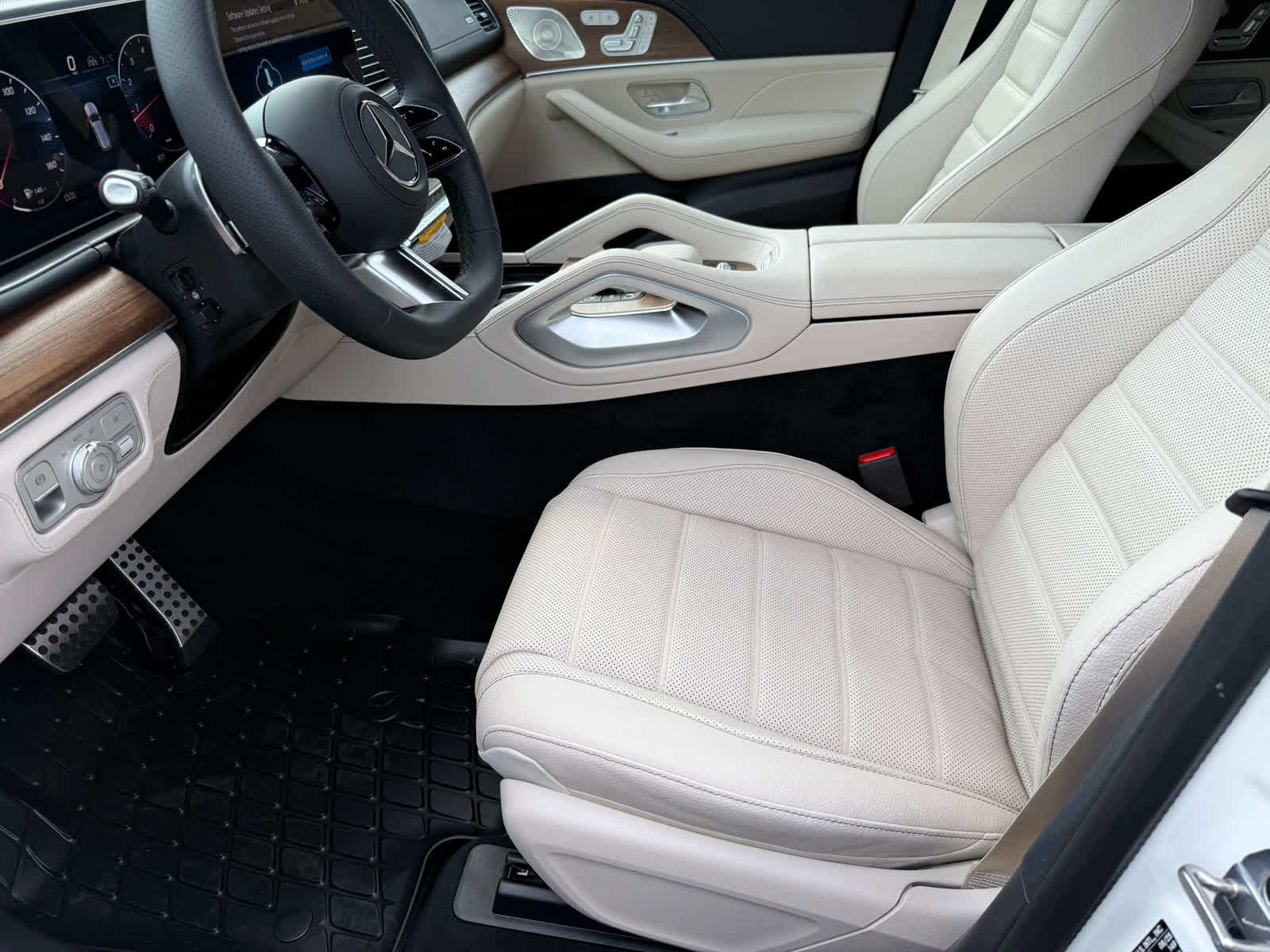 New 2026 Mercedes-Benz GLS 580 4MATIC image 10