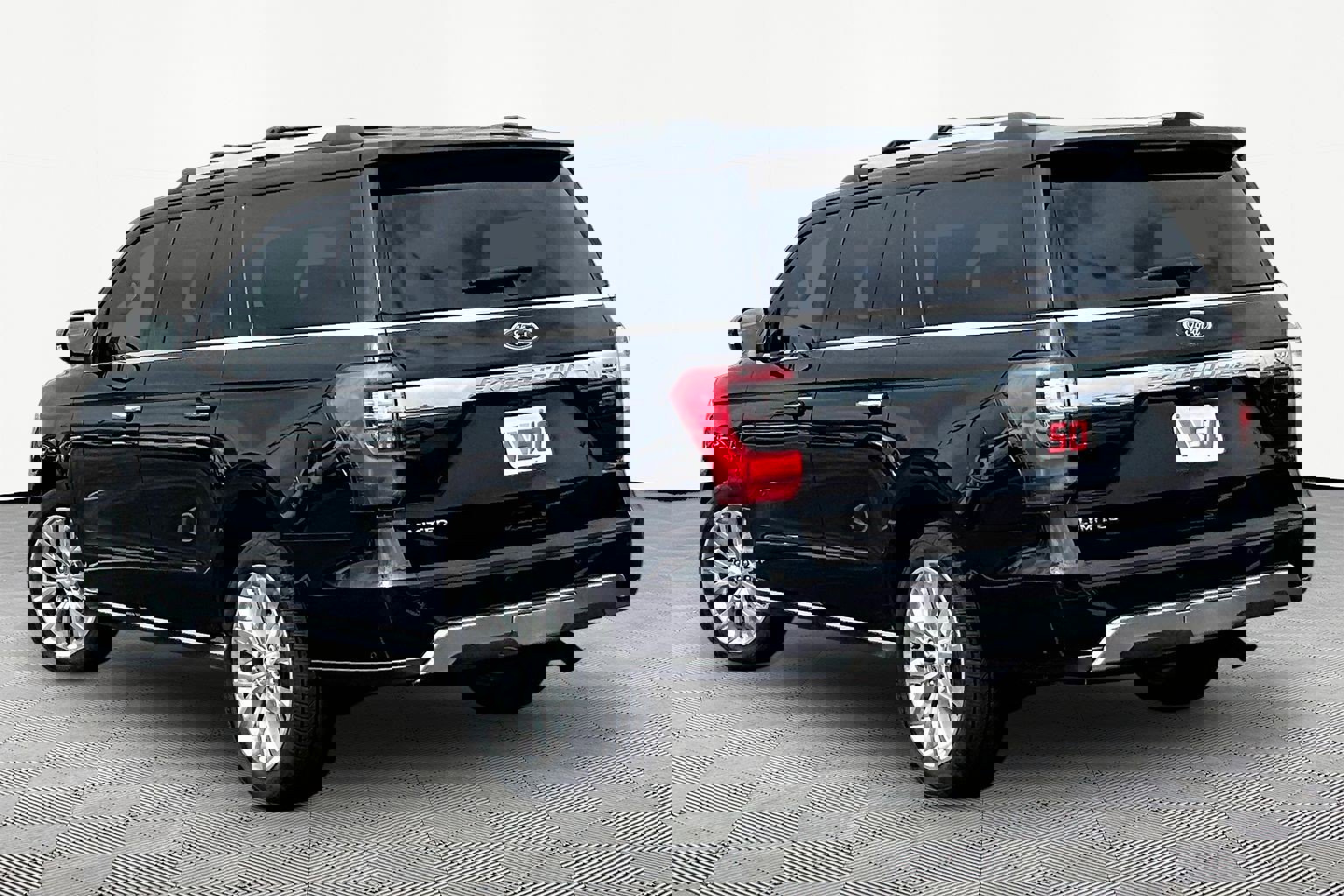 Used 2018 Ford Expedition Max Limited w/ Equipment Group 302A image 4